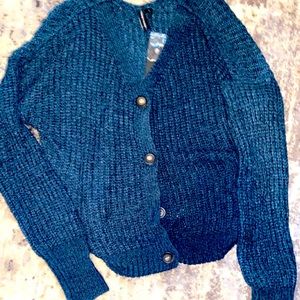 Moon & Madison cropped sweater